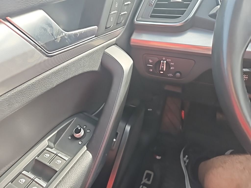 Used 2020 Audi Q5 2.0T Premium w/ Titanium Sport Package image 21