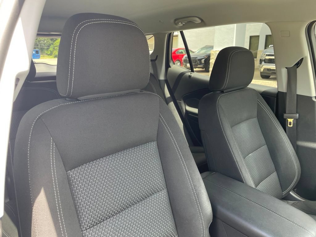 Used 2024 GMC Terrain SLE w/ Driver Convenience Package FWD image 31