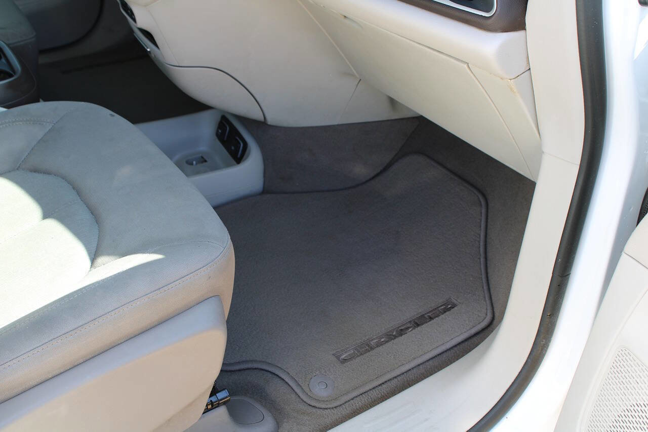 Used 2017 Chrysler Pacifica Touring Plus w/ Tire & Wheel Group image 57