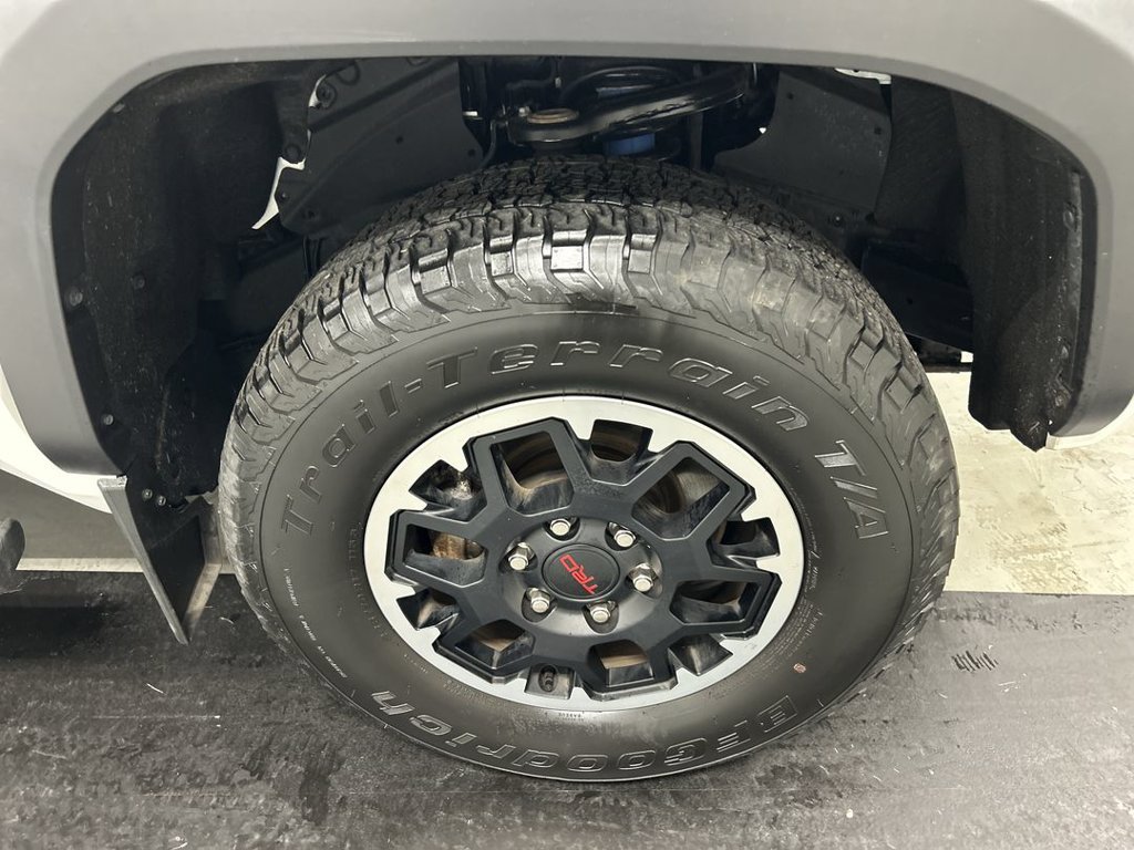 Used 2024 Toyota Tacoma TRD Off-Road w/ TRD Off Road Premium Package AWD/4WD image 8