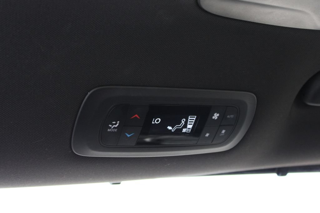 Used 2025 Chrysler Pacifica Select FWD image 47