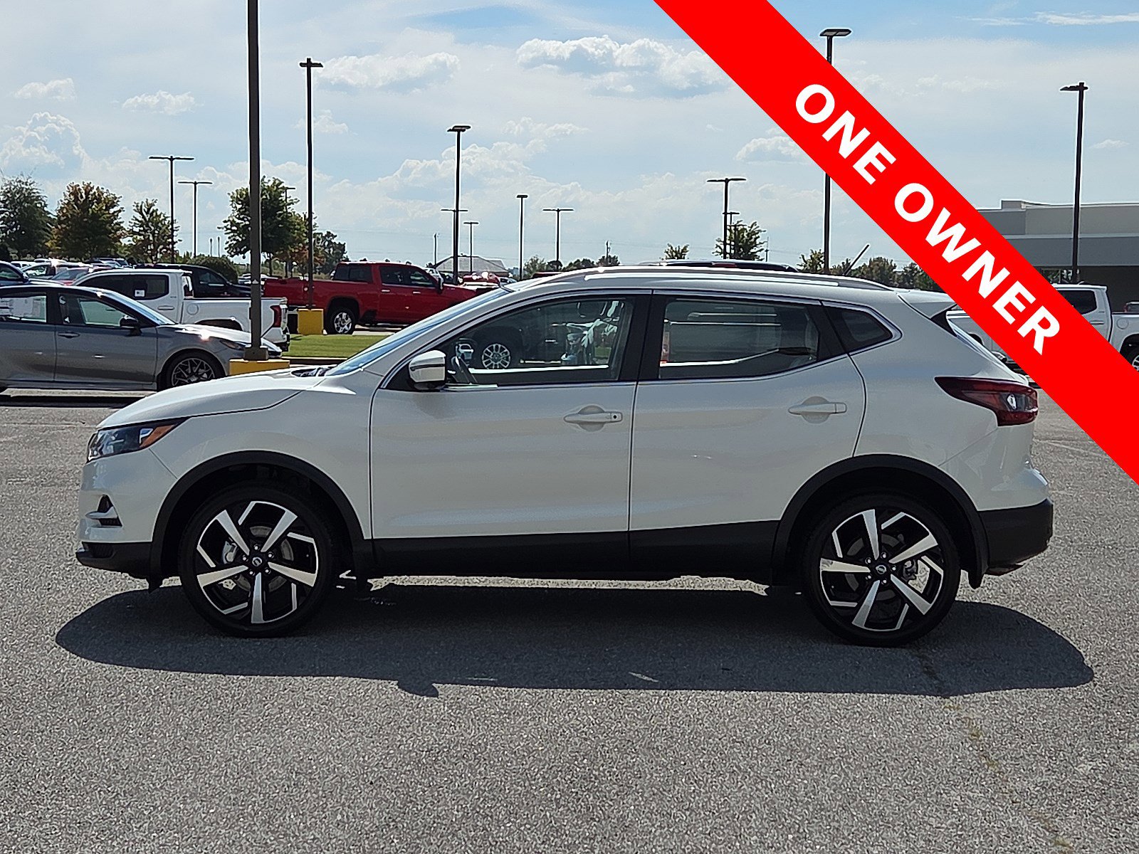 Used 2022 Nissan Rogue Sport SL image 3