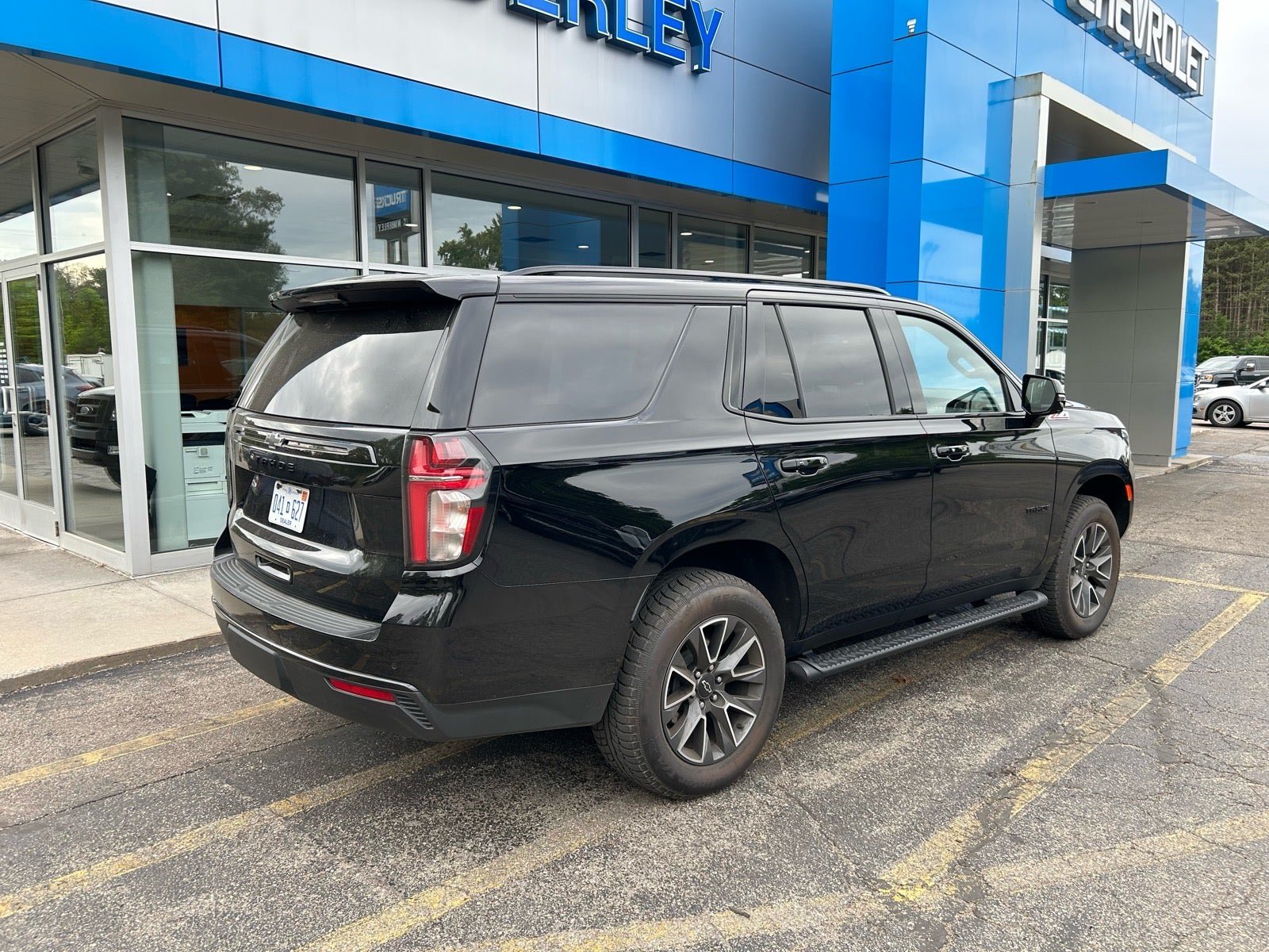 Used 2023 Chevrolet Tahoe Z71 w/ Luxury Package AWD/4WD image 4