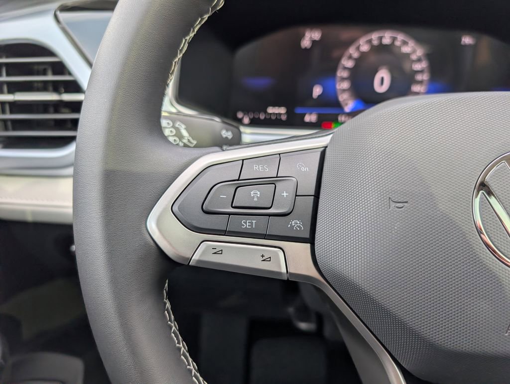 New 2026 Volkswagen Taos SE image 16