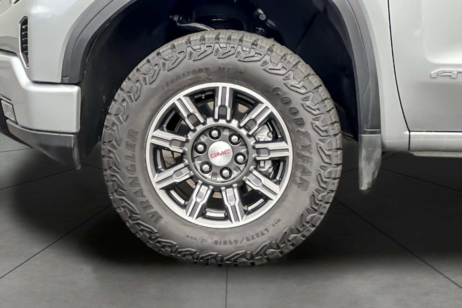 Used 2025 GMC Sierra 1500 AT4 image 25