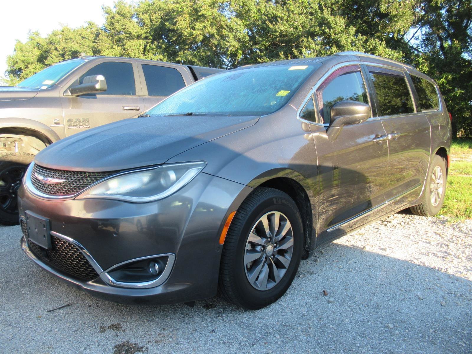 Used 2019 Chrysler Pacifica Touring-L Plus FWD image 2