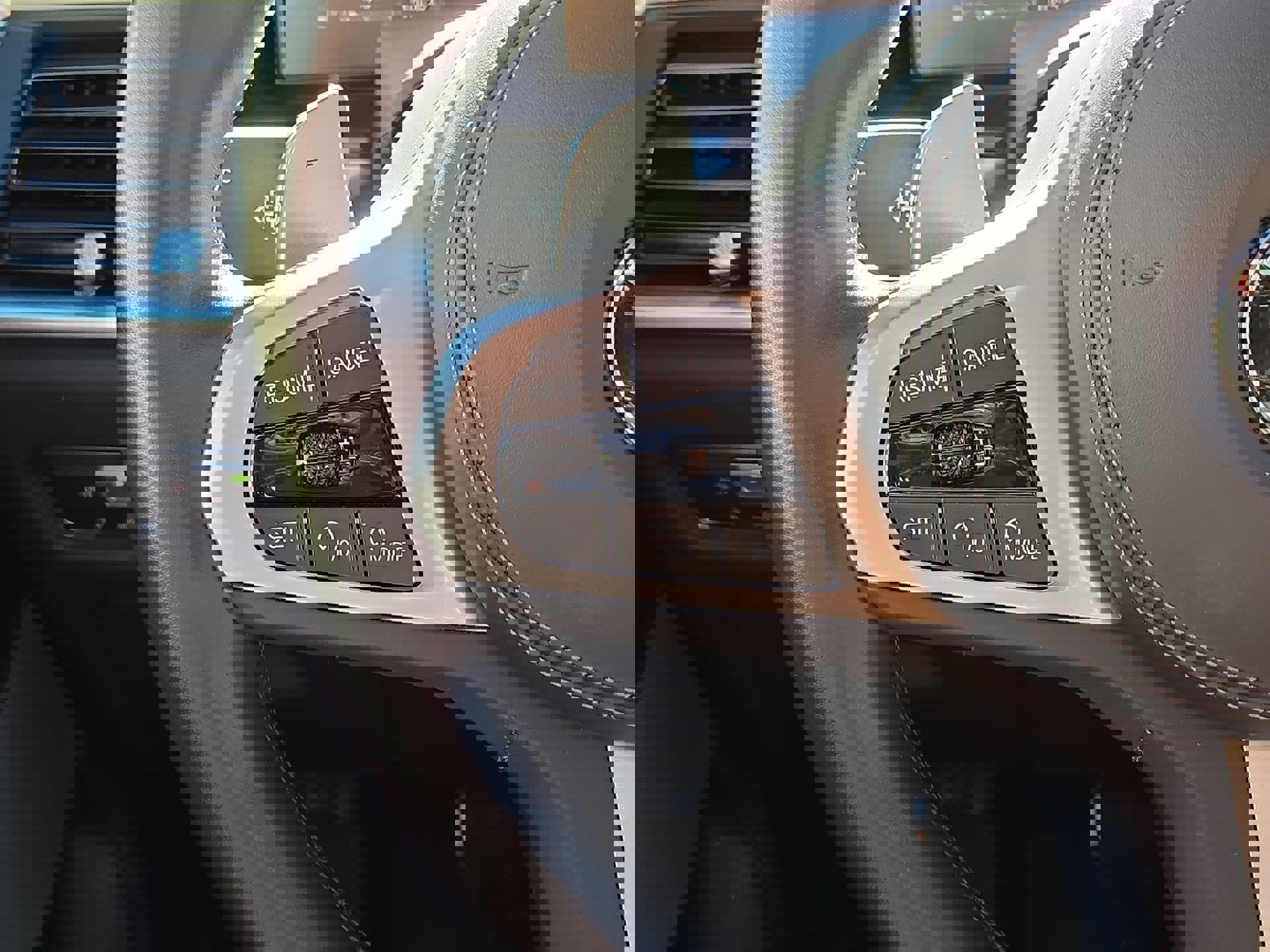 Used 2023 BMW X7 xDrive40i w/ Executive Package image 21