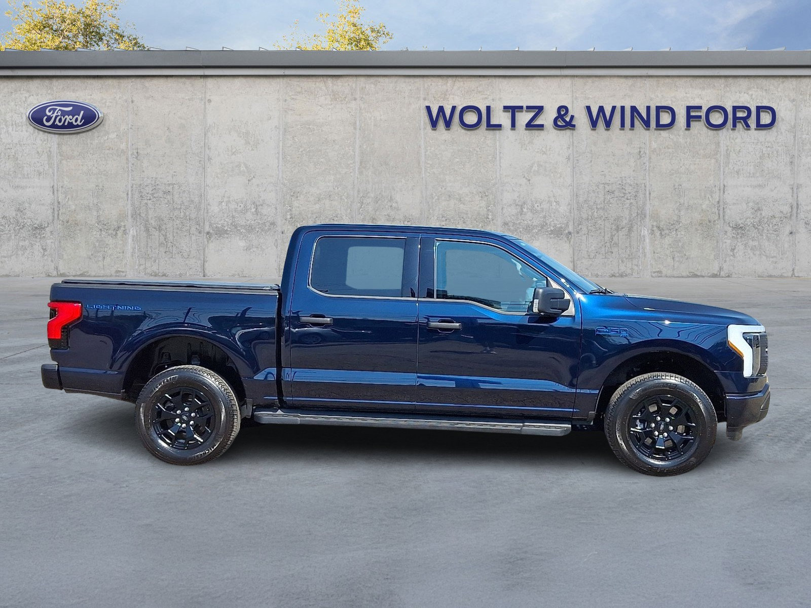 Used 2025 Ford F150 Lightning XLT AWD/4WD image 7