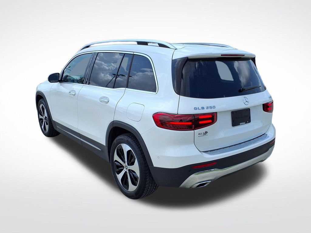 Used 2025 Mercedes-Benz GLB 250 4MATIC image 5