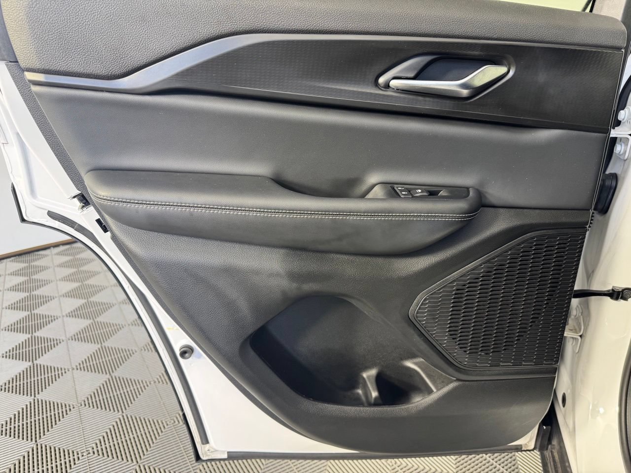Used 2023 Jeep Grand Cherokee Altitude RWD image 36