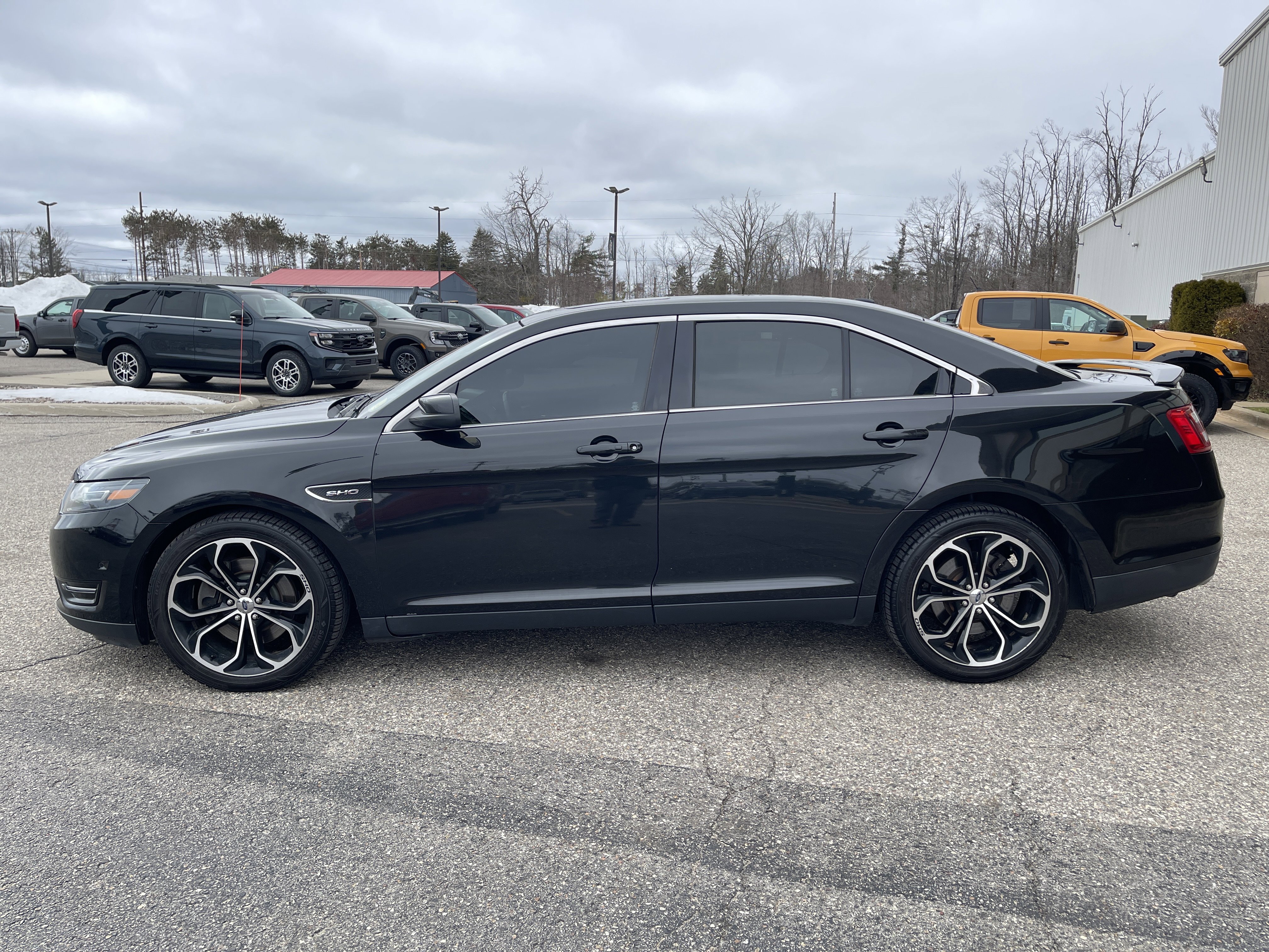 Used 2013 Ford Taurus SHO image 7