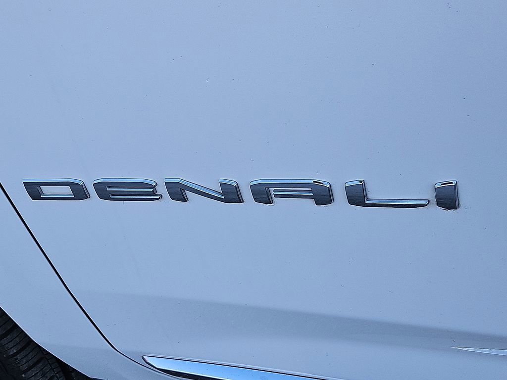 Used 2021 GMC Yukon Denali w/ Denali Premium Package image 15