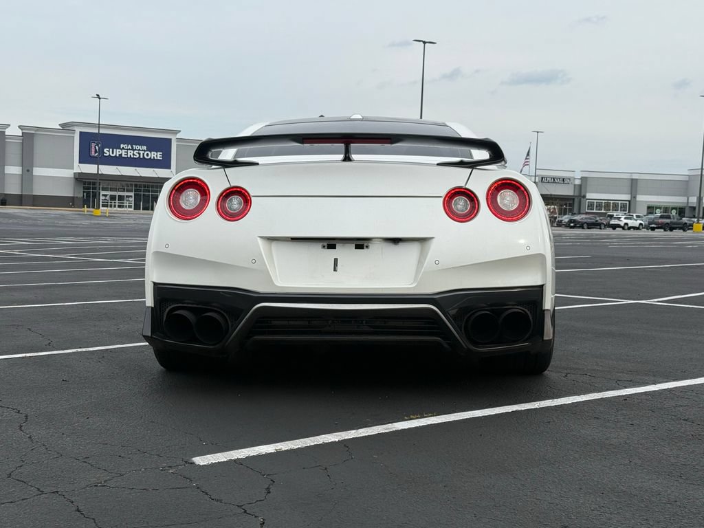 Used 2017 Nissan GT-R Premium w/ Premium Interior Package AWD/4WD image 10