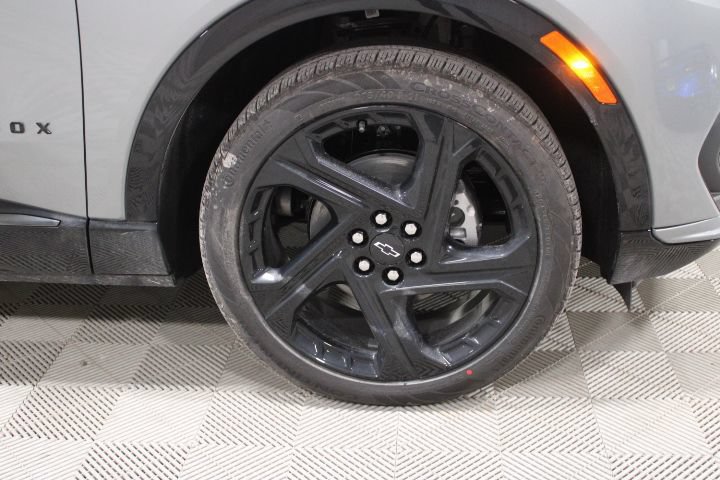 New 2026 Chevrolet Equinox EV RS w/ Convenience Package II FWD image 30