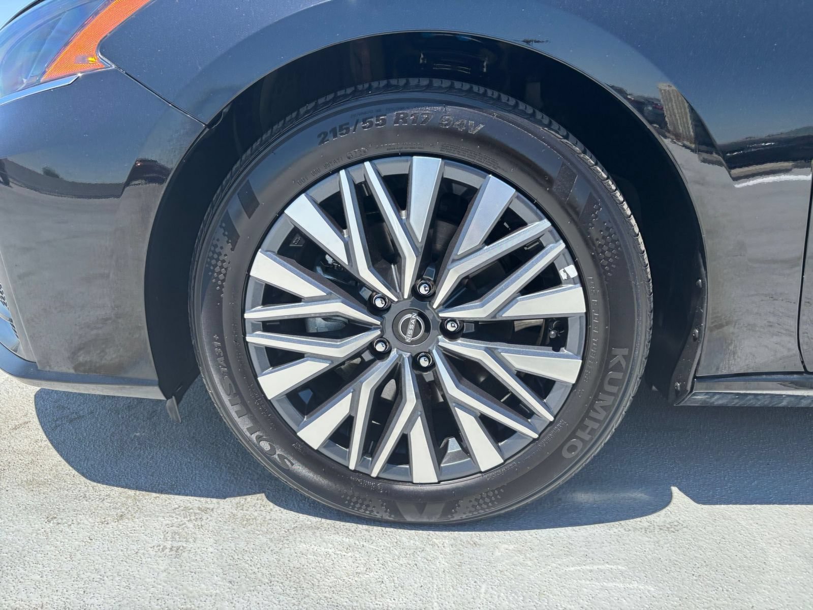 Used 2025 Nissan Altima 2.5 SV FWD image 29