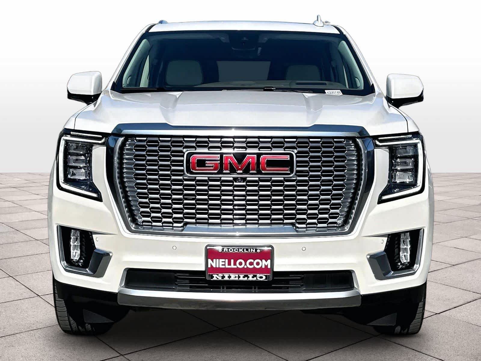 Used 2024 GMC Yukon Denali w/ Advanced Technology Package AWD/4WD image 3