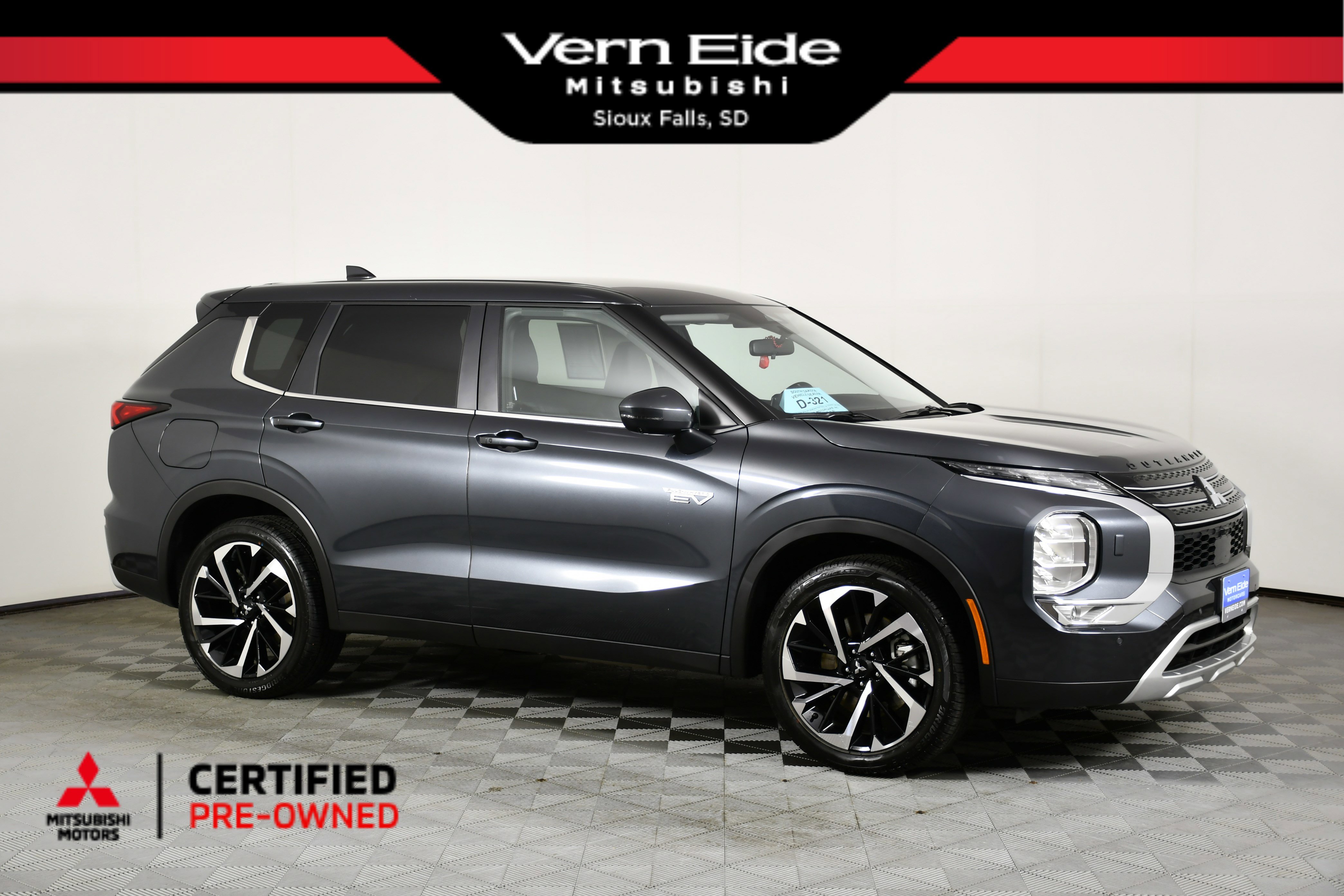 Used 2025 Mitsubishi Outlander SE