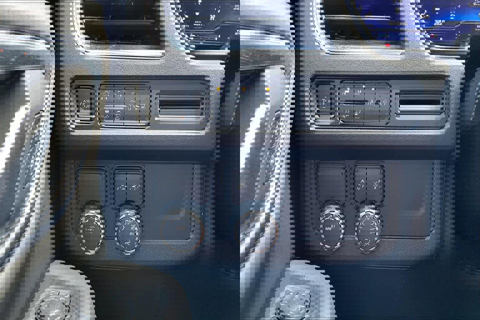 Used 2022 Chevrolet Suburban LT w/ Luxury Package image 33