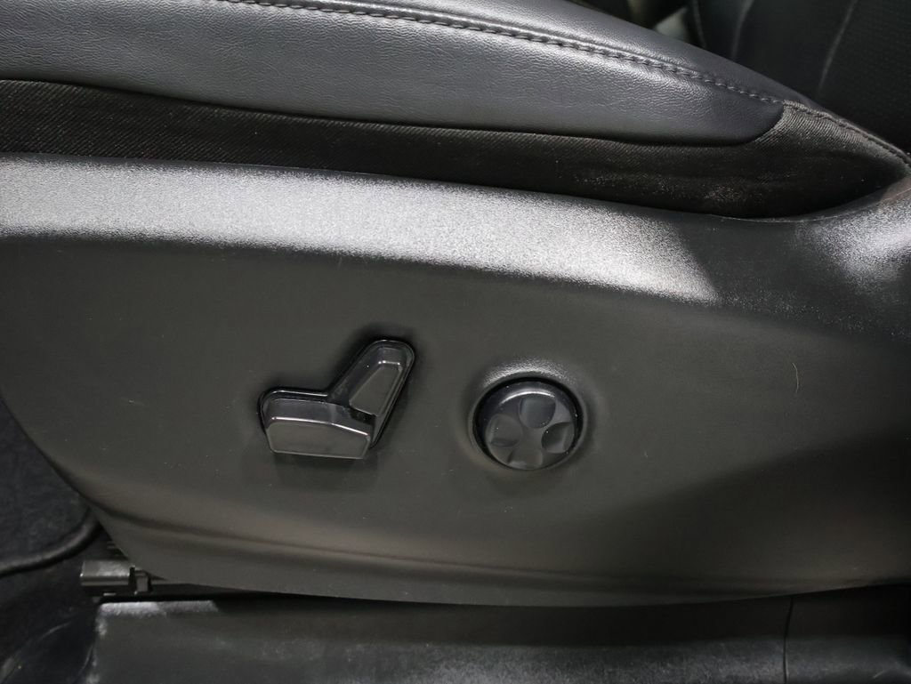 Certified 2024 Chrysler Pacifica Select image 13