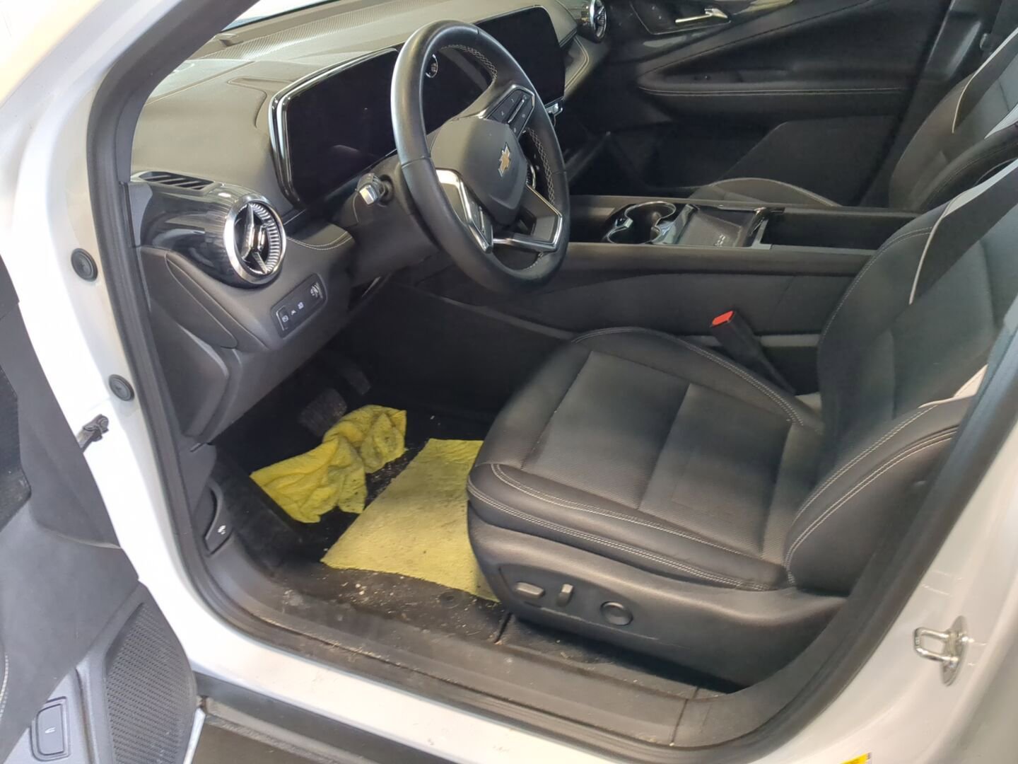 Used 2024 Chevrolet Blazer EV LT image 9