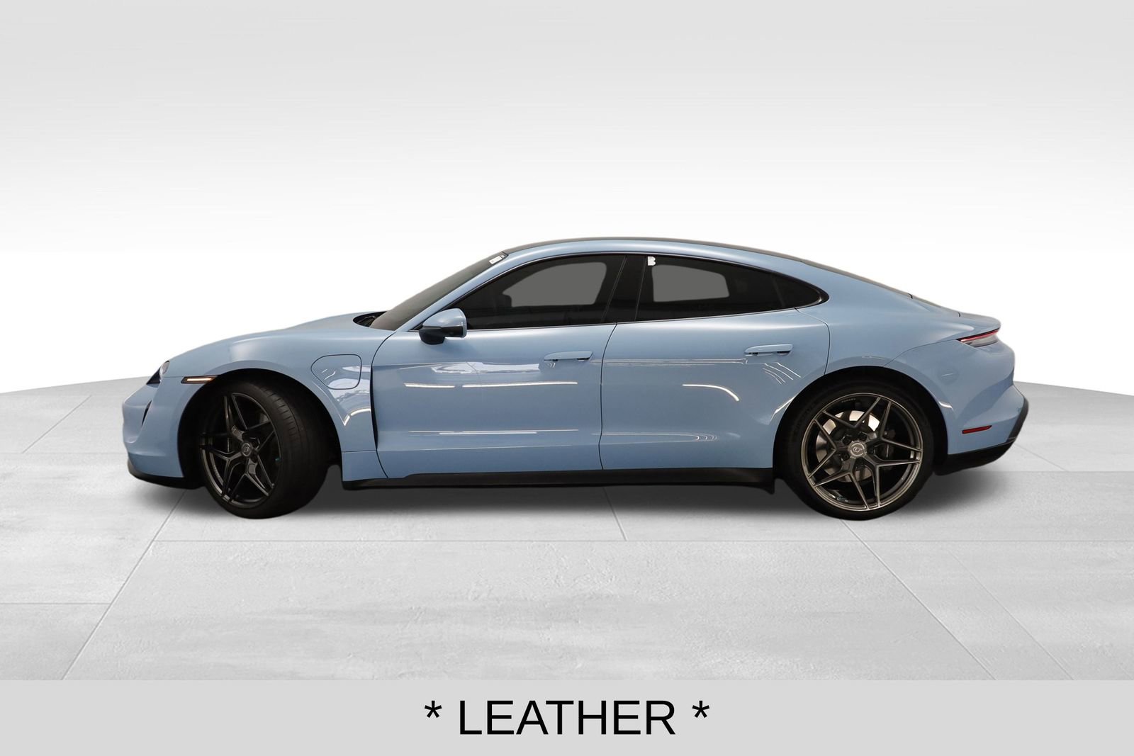 Used 2023 Porsche Taycan image 9