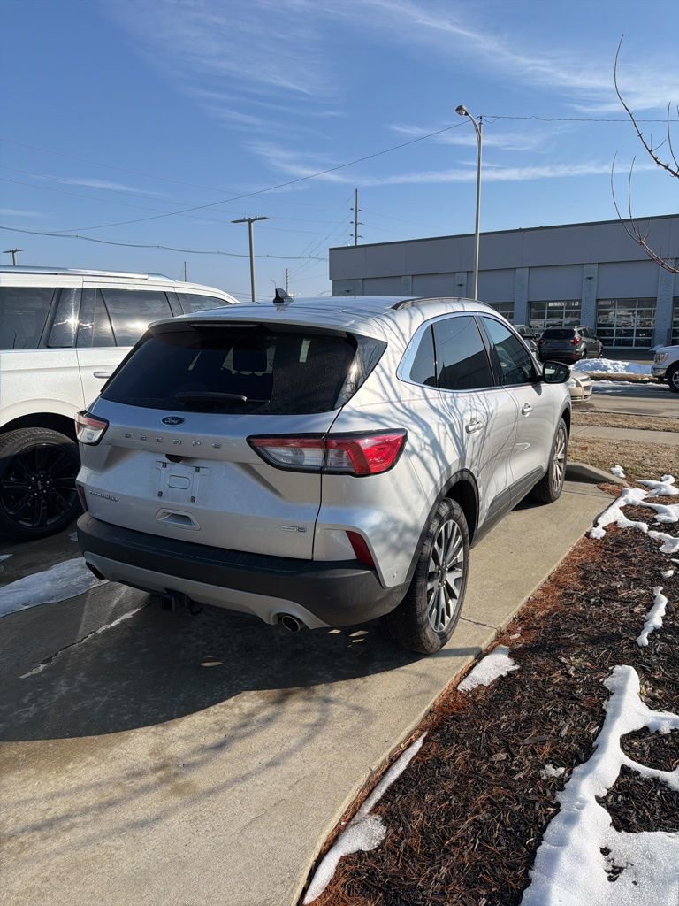 Used 2020 Ford Escape Titanium image 7