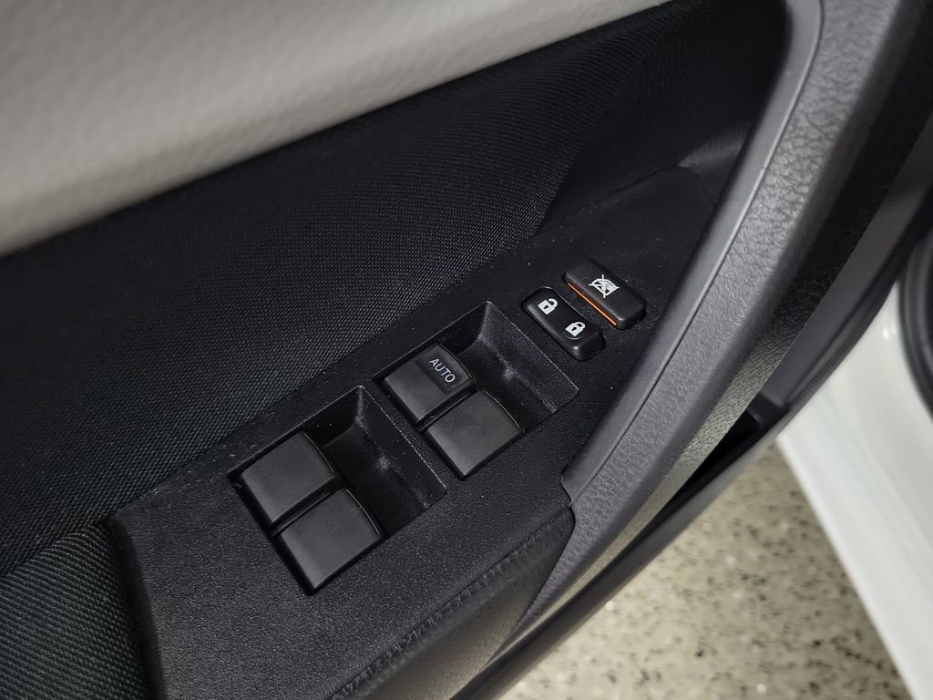 Used 2017 Toyota Corolla LE FWD image 21