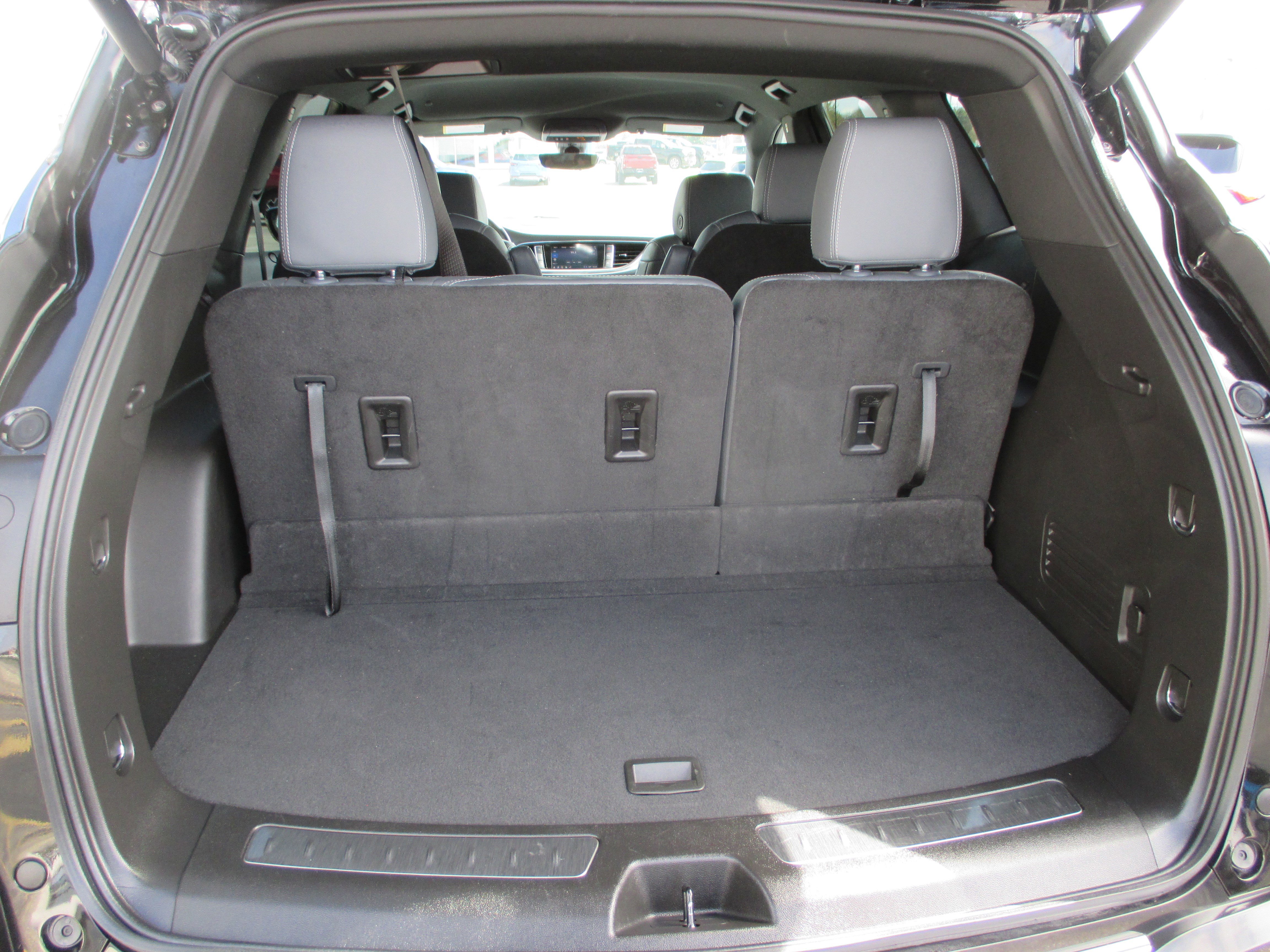 Used 2024 Buick Enclave Essence w/ Sport Touring Edition FWD image 10
