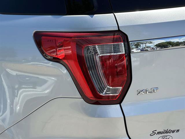 Used 2017 Ford Explorer XLT w/ Equipment Group 202A AWD/4WD image 9