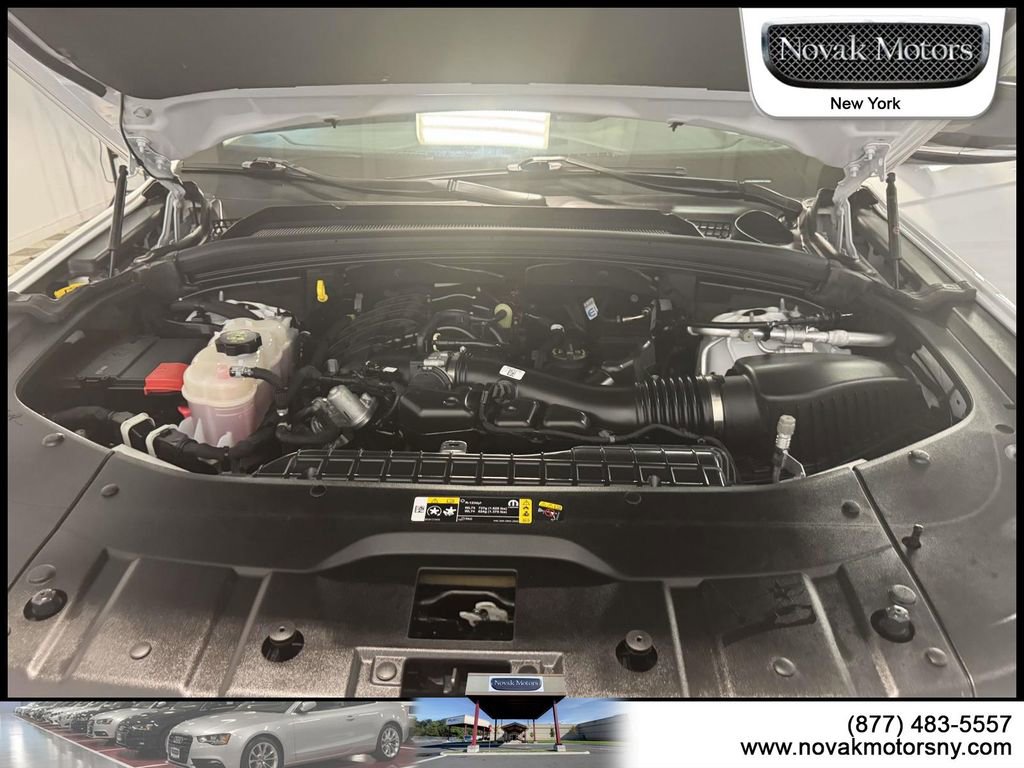 Used 2023 Jeep Grand Cherokee L Limited AWD/4WD image 13