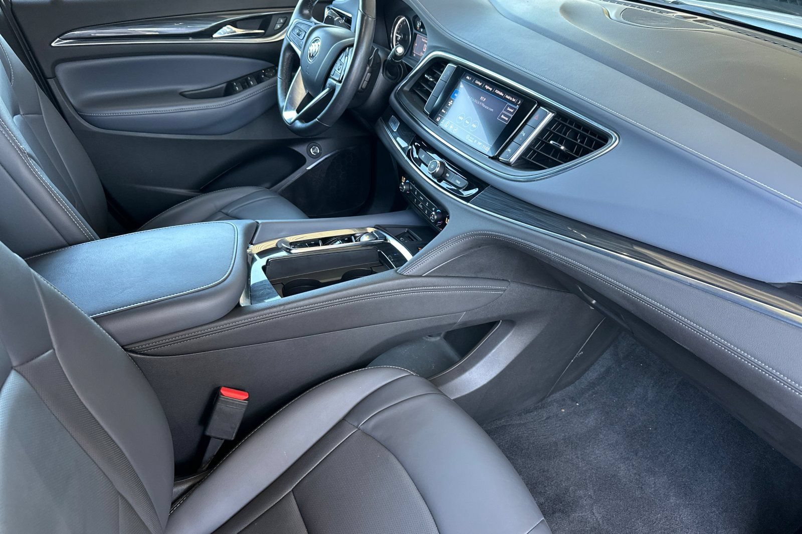 Used 2023 Buick Enclave Essence FWD image 21