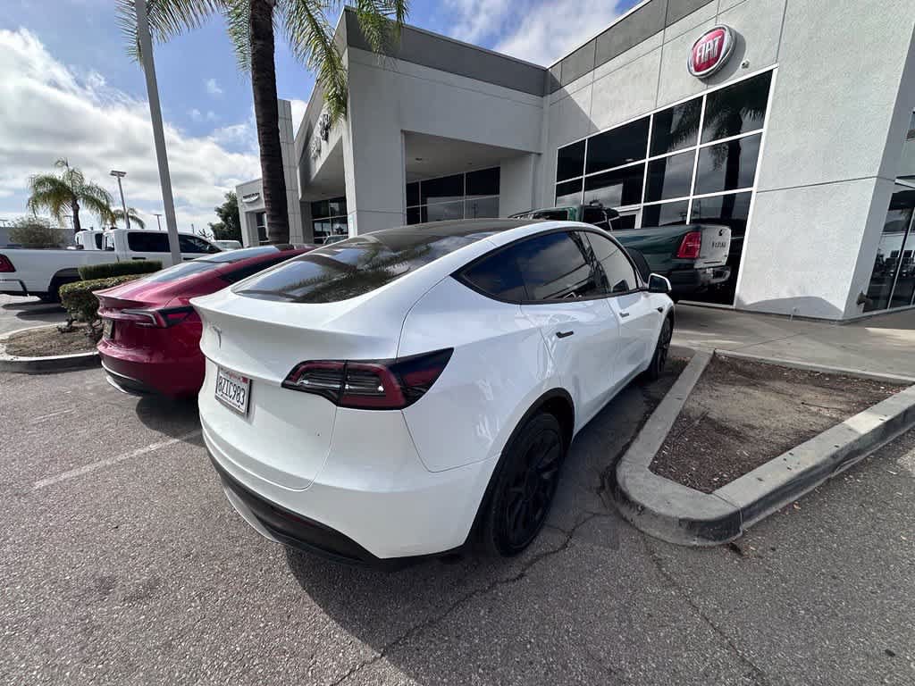 Used 2022 Tesla Model Y Long Range AWD/4WD image 3