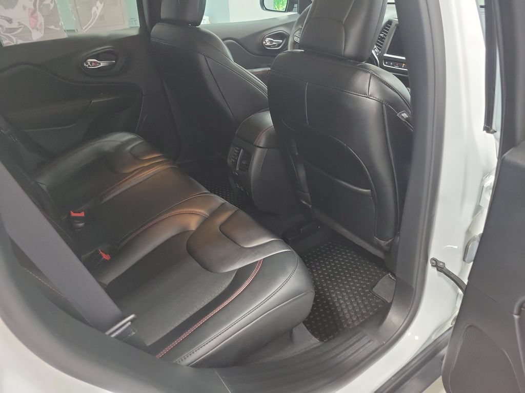 Used 2023 Jeep Cherokee Trailhawk AWD/4WD image 20