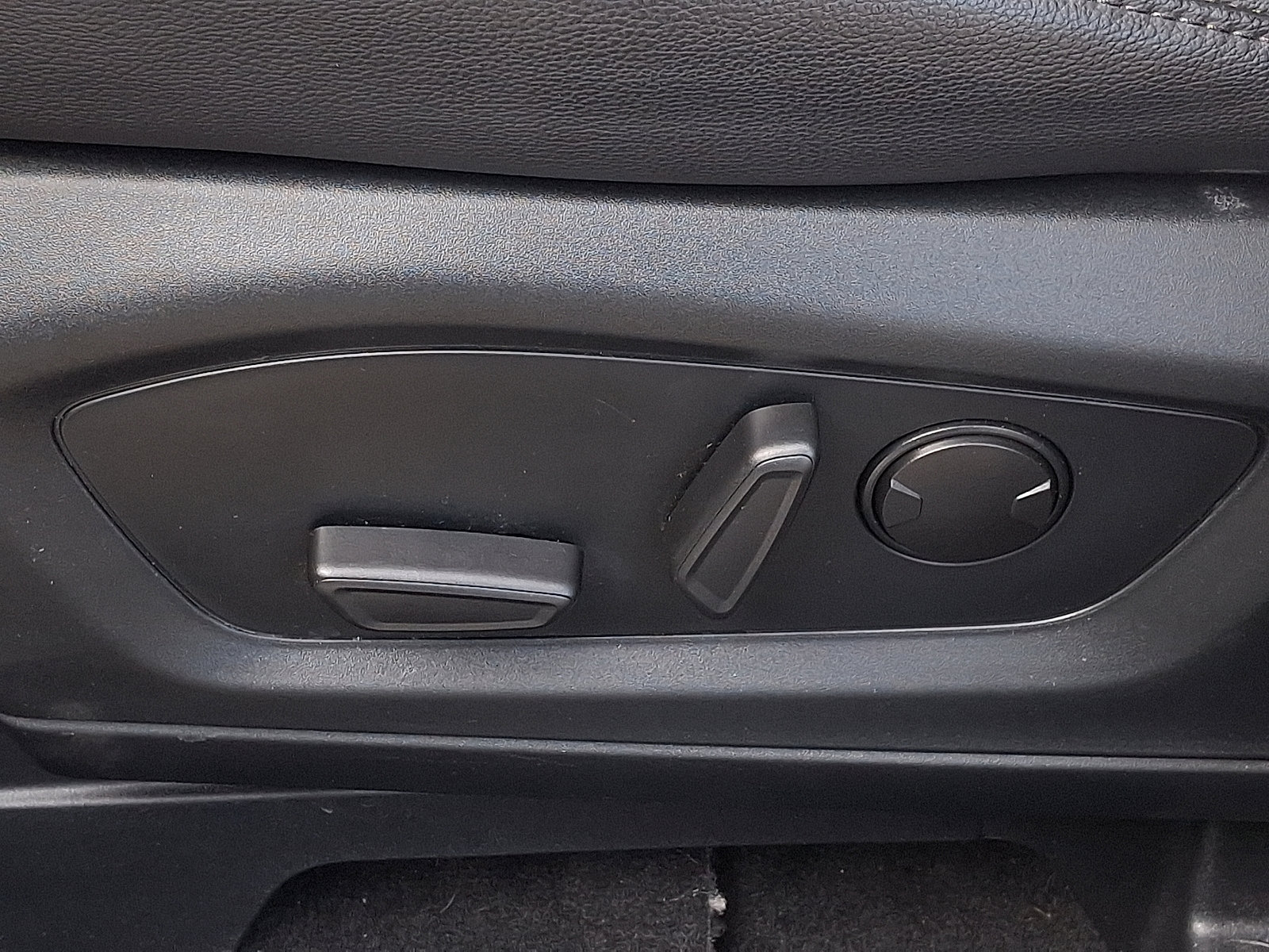 Certified 2022 Ford Explorer ST w/ Equipment Group 401A image 27