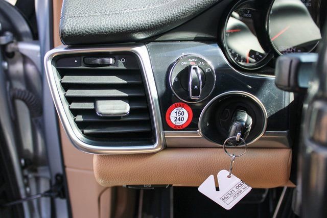 Used 2015 Porsche Panamera 4 image 16