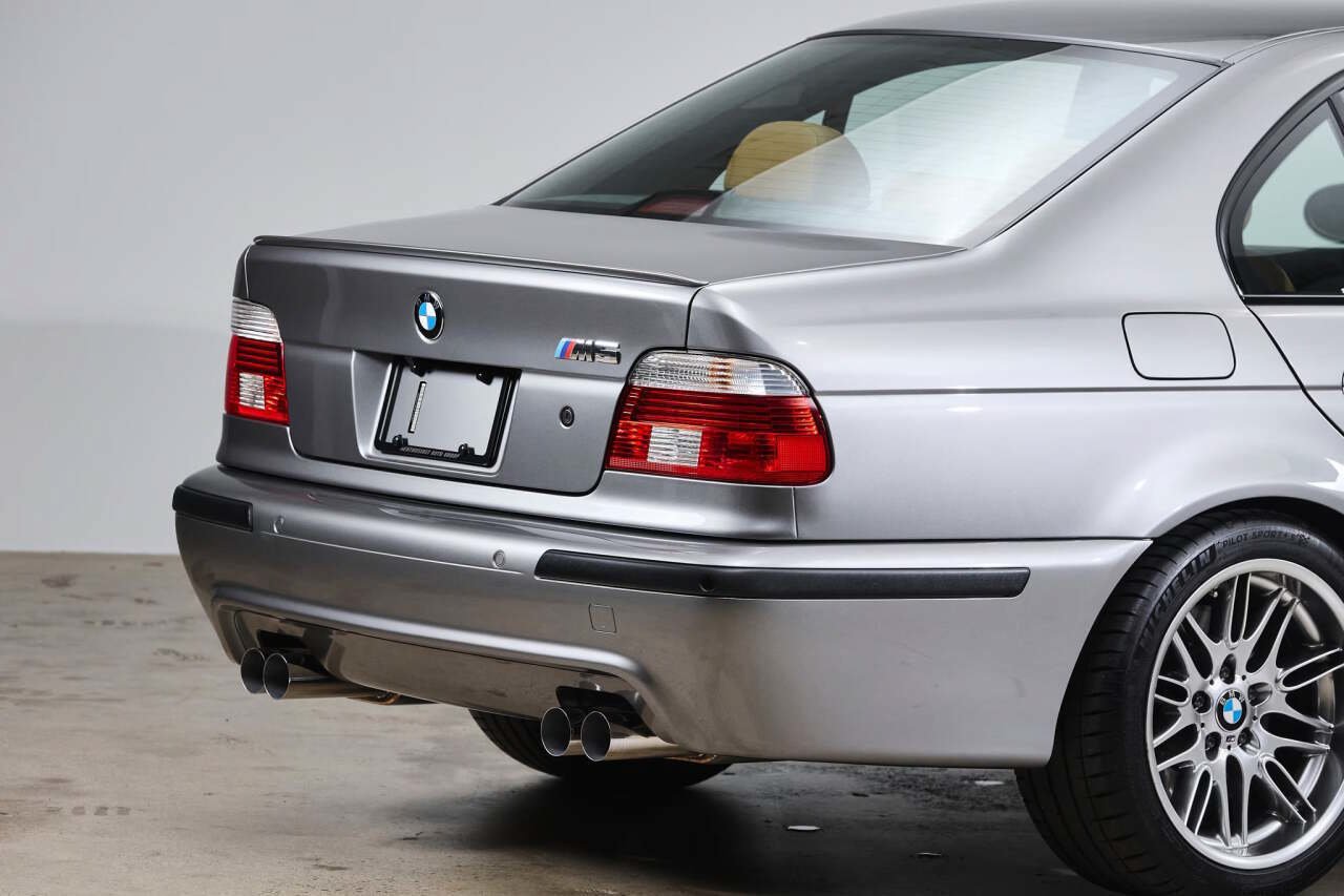 Used 2003 BMW M5 RWD image 2