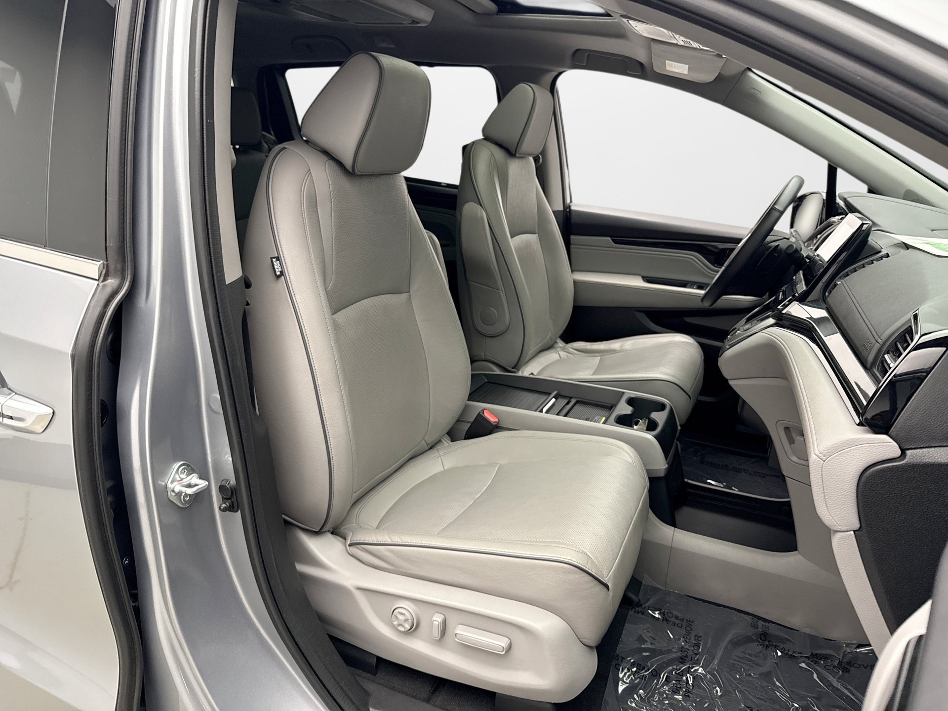 Used 2023 Honda Odyssey Elite image 17