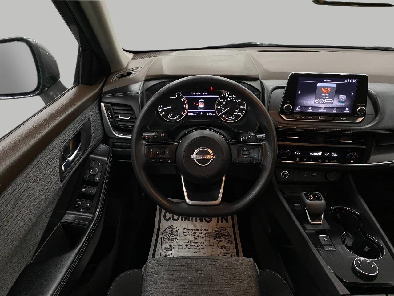 Used 2023 Nissan Rogue SV image 12