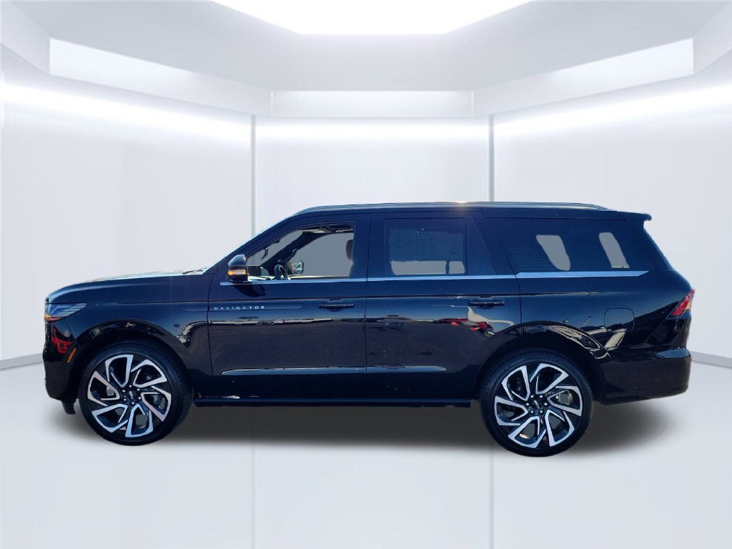 Certified 2026 Lincoln Navigator Black Label AWD/4WD image 7