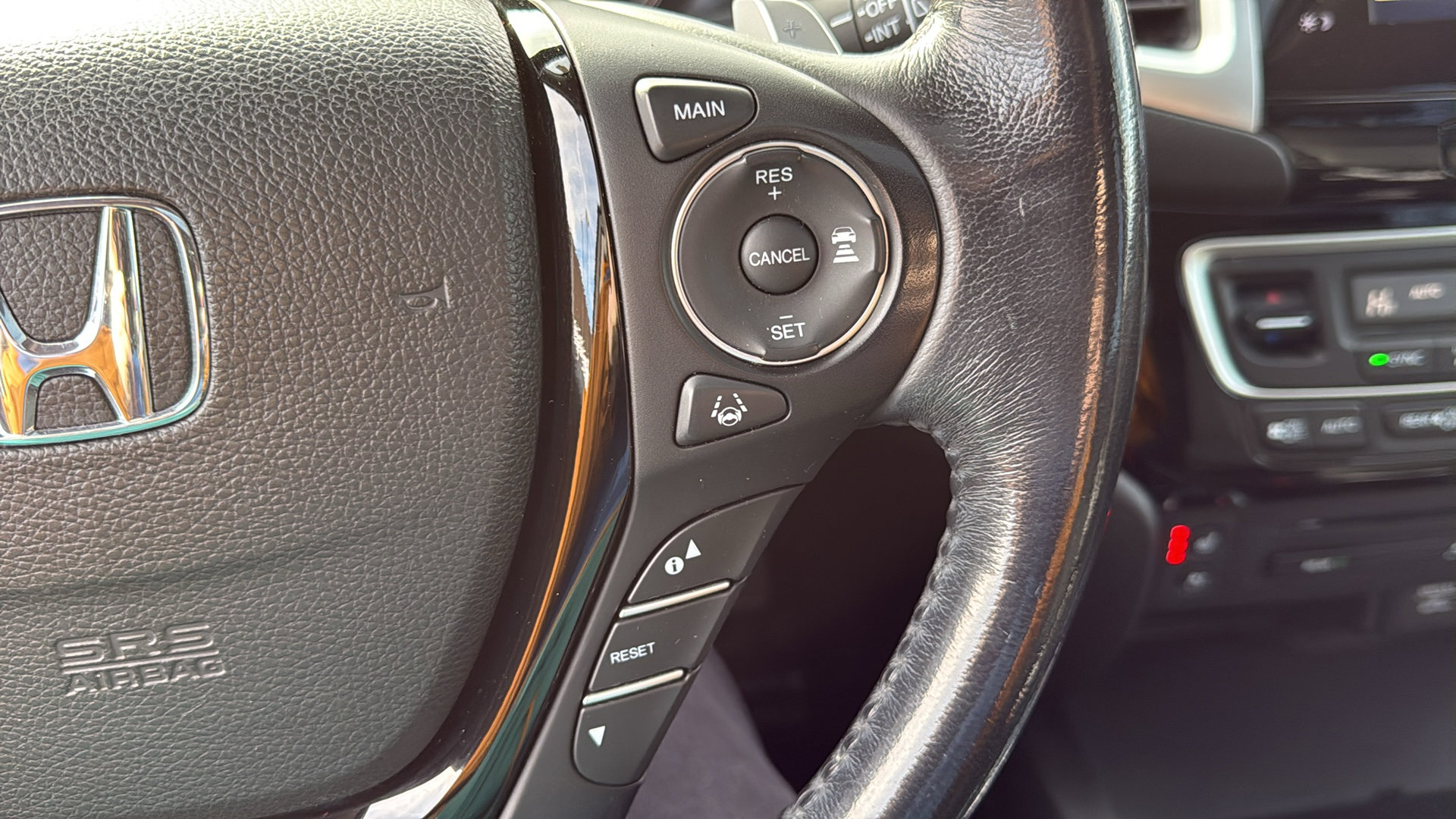 Used 2017 Honda Pilot Elite image 17