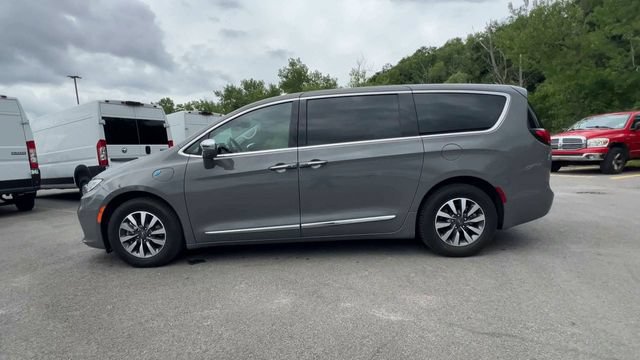 Used 2022 Chrysler Pacifica Limited FWD image 5