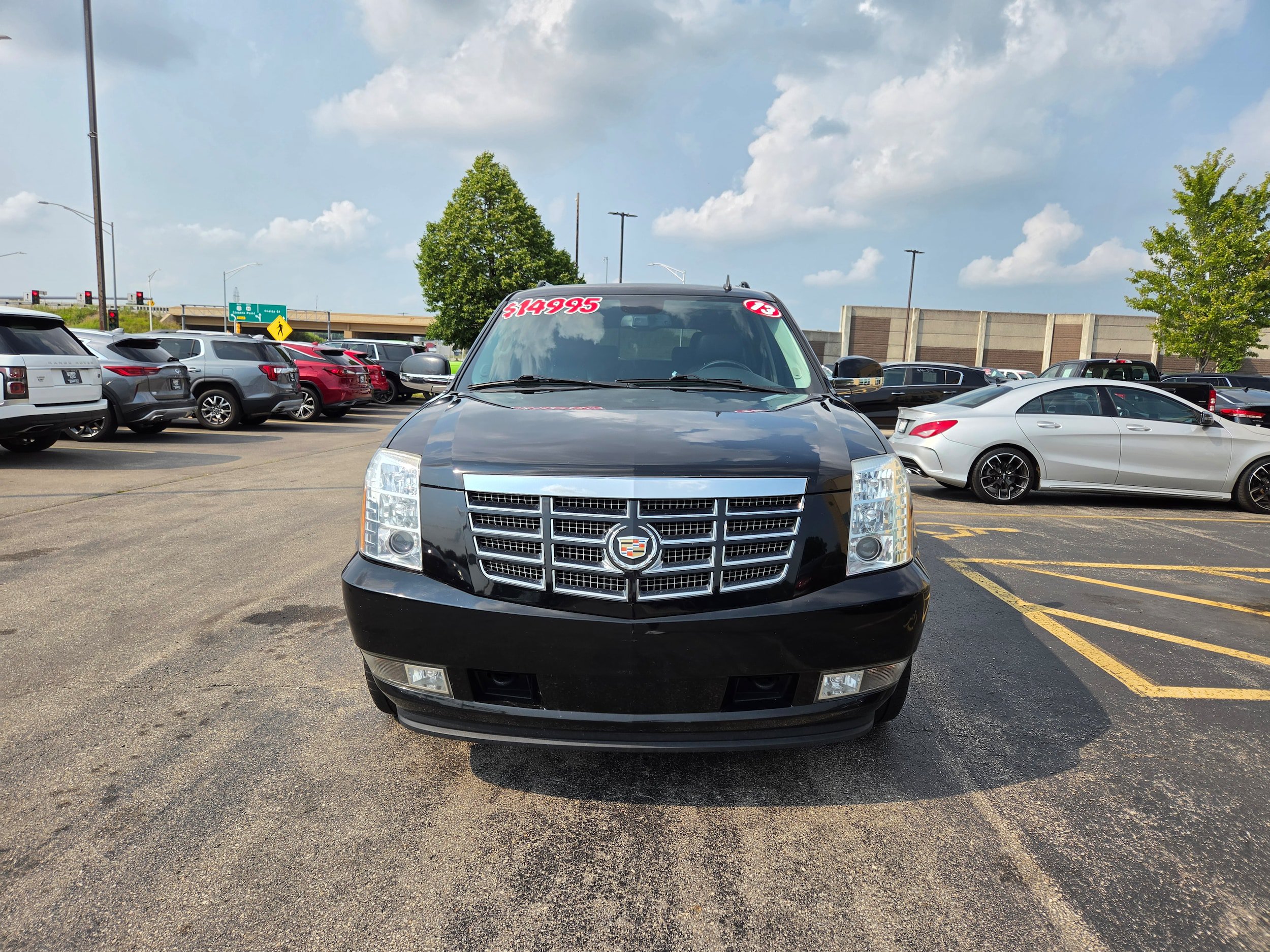 Used 2013 Cadillac Escalade ESV Luxury RWD image 2