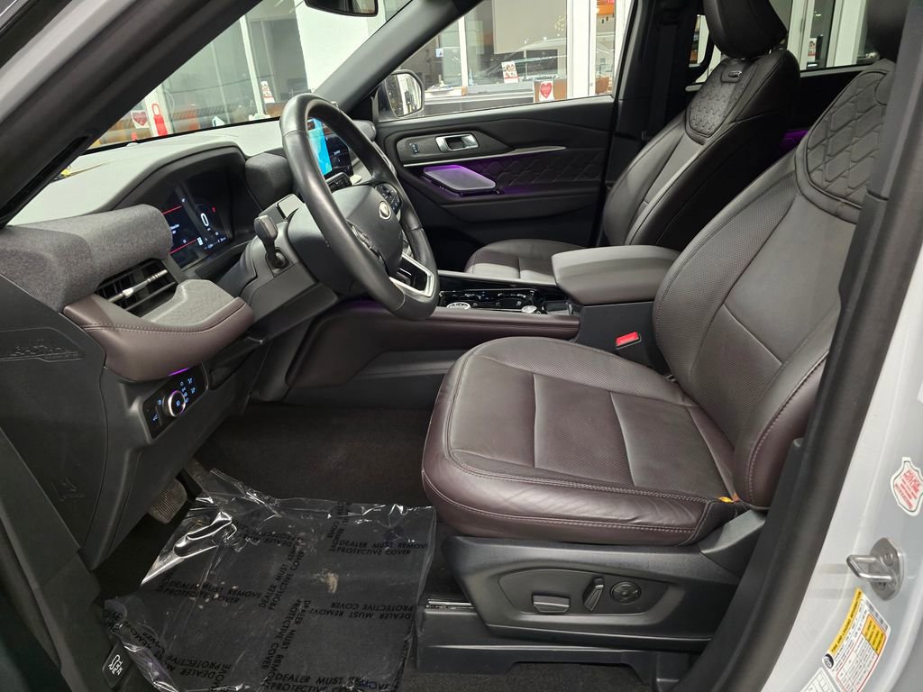 Used 2025 Ford Explorer Platinum w/ LUX Leather Package image 17