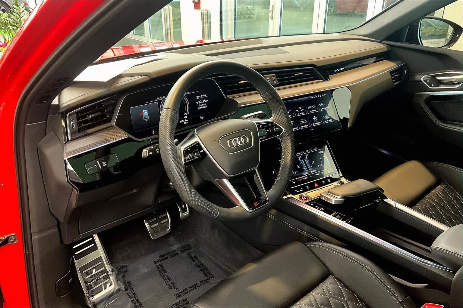 Used 2024 Audi SQ8 e-tron Prestige w/ Prestige Package AWD/4WD image 16