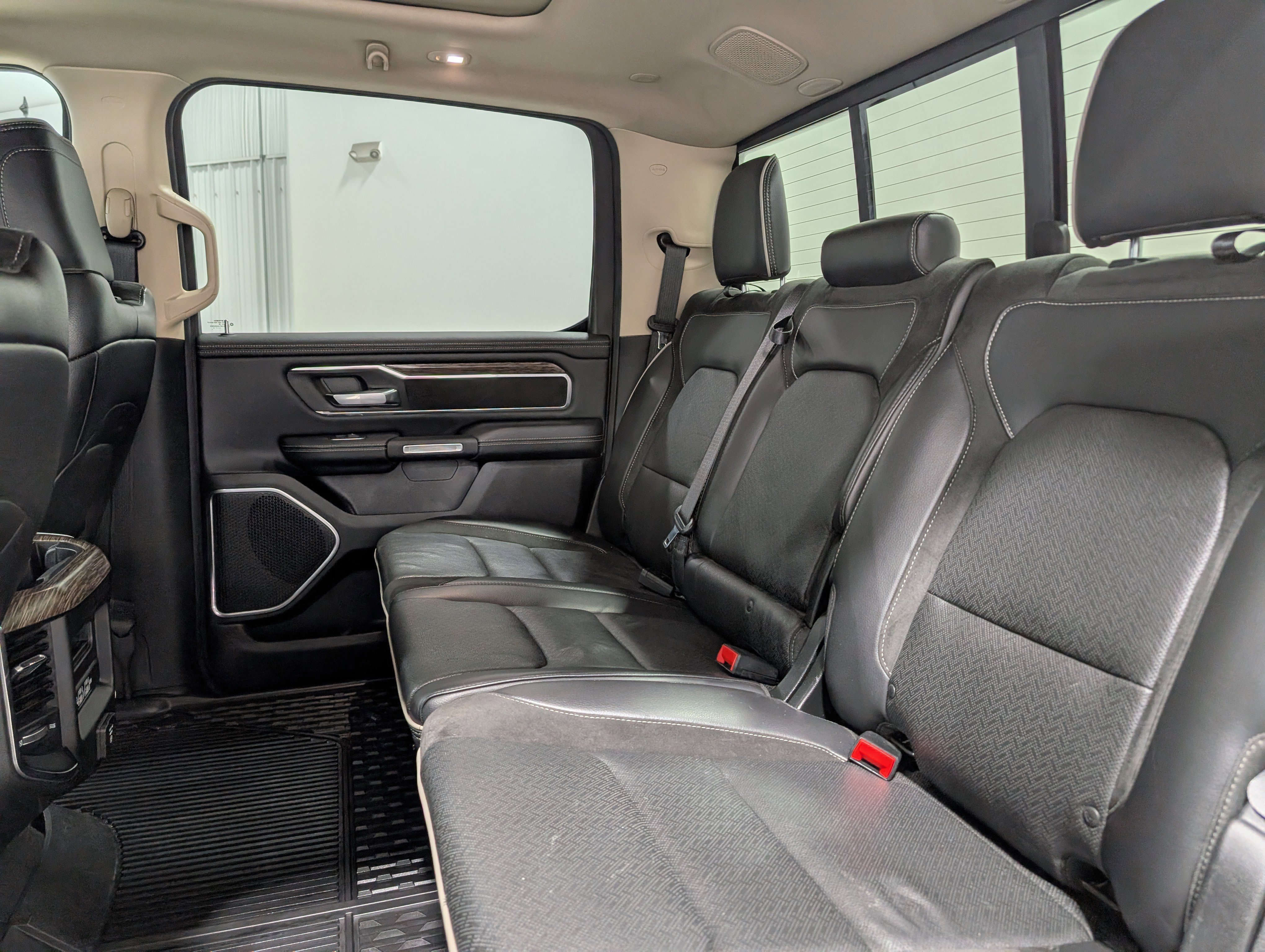 Used 2019 RAM 1500 Laramie image 18