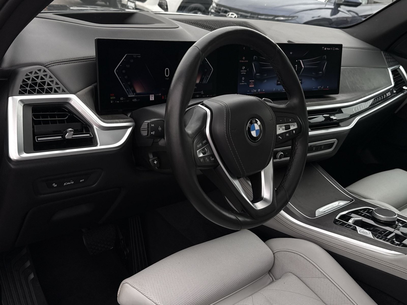 Used 2024 BMW X5 xDrive40i w/ Parking Assistance Package AWD/4WD image 16