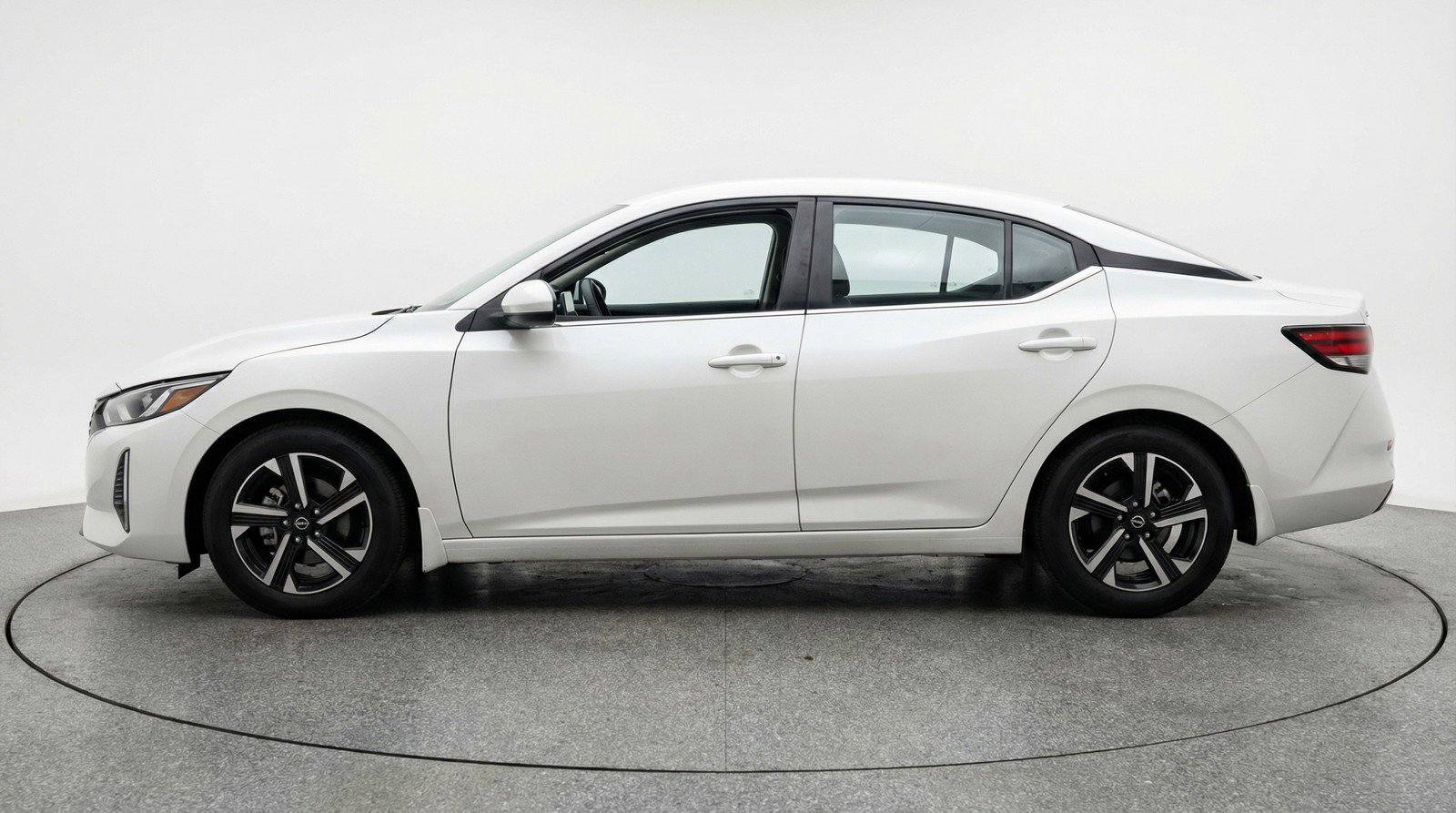 Used 2025 Nissan Sentra SV image 5