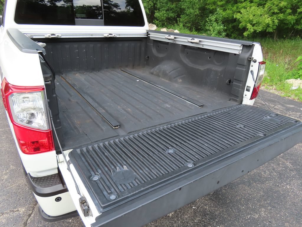 Used 2017 Nissan Titan PRO-4X w/ Pro-4x Convenience Package AWD/4WD image 16
