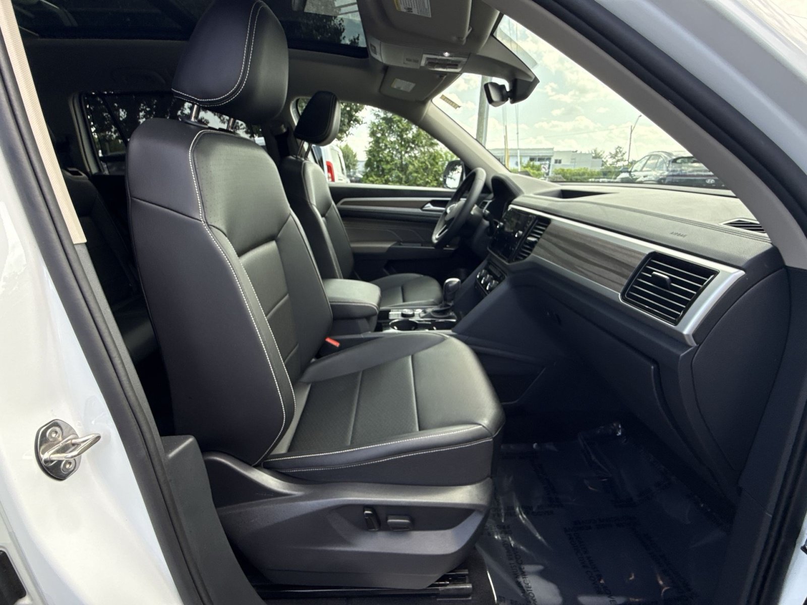 Used 2023 Volkswagen Atlas SEL AWD/4WD image 26