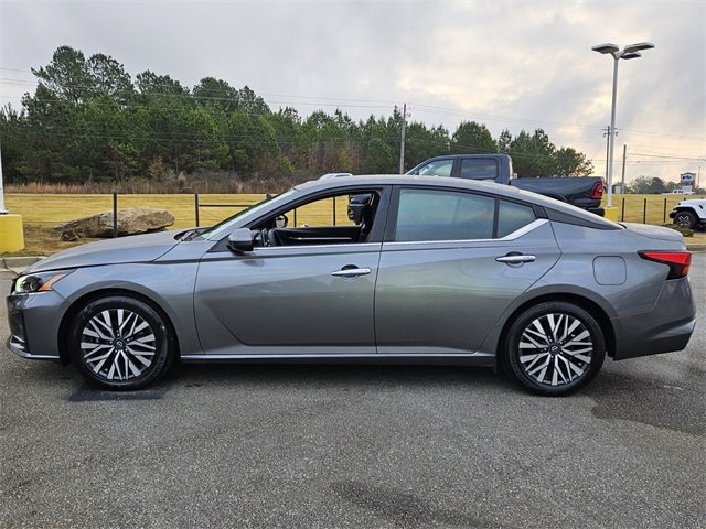 Used 2023 Nissan Altima 2.5 SV image 5